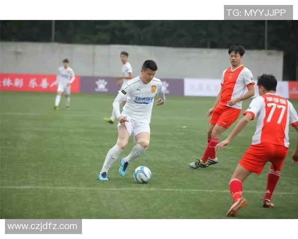 重庆足球队与上海足球队实力对比赛后分析与总结 重庆足球队与上海足球队实力对比赛后分析与总结